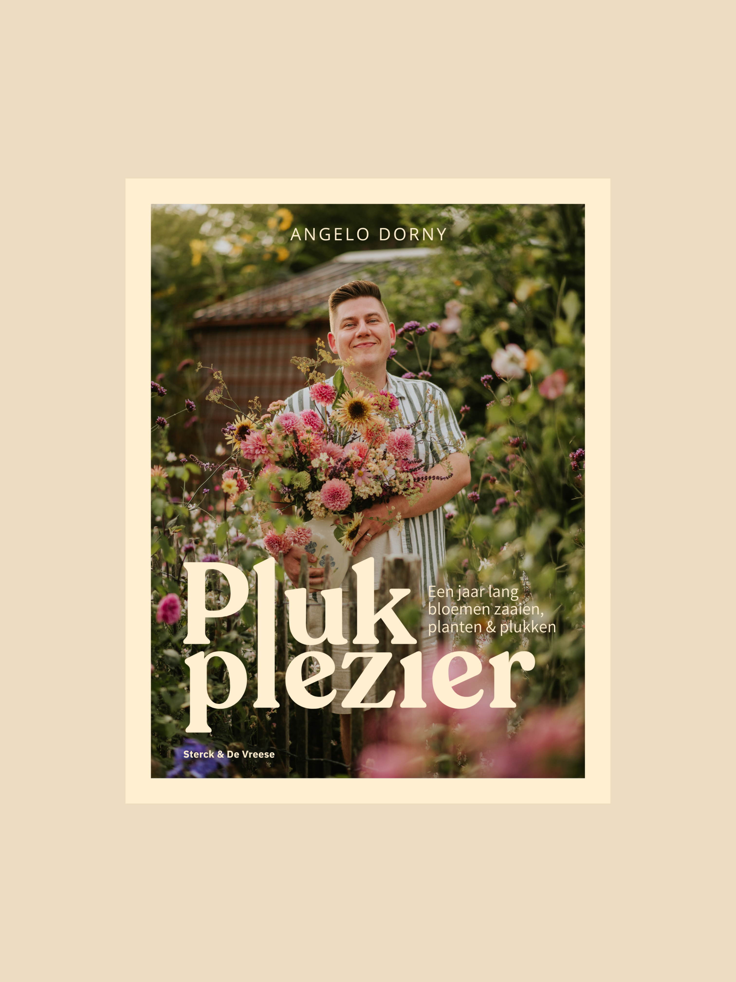 Boek Pluktuin met Angelo Dorny, vol bloemen en tips voor het plukken van bloeiende planten.